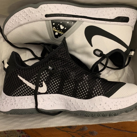 Nike Other - Nike White/black pure platinum size 10